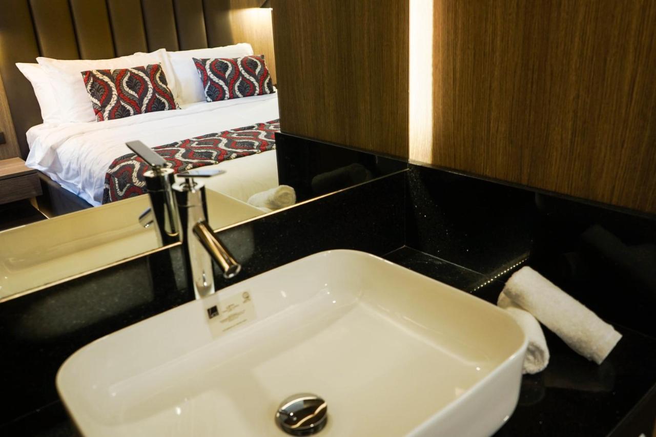 Unwnd Boutique Hotel Makati Makati City Екстериор снимка