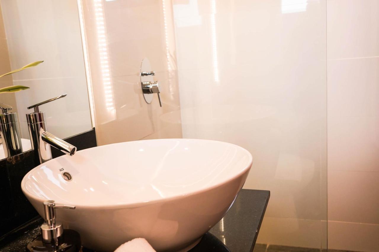 Unwnd Boutique Hotel Makati Makati City Екстериор снимка